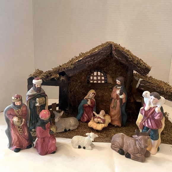 Vintage Holiday Time 12 pieces basic nativity set hand painted porcelain w/ box - Picture 2 of 10